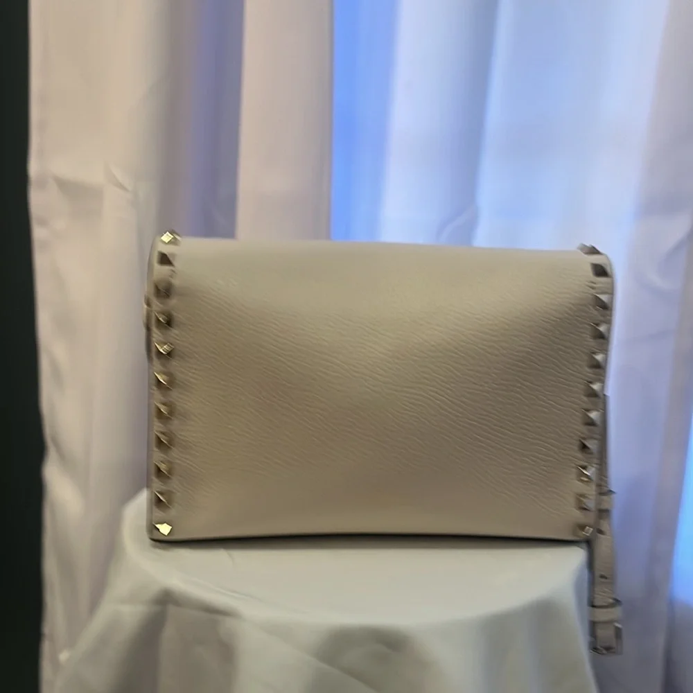 Valentino Garavani Rockstud Crossbody Shoulder Bag Pebble Calf Leather Ivory - Picture 3 of 17